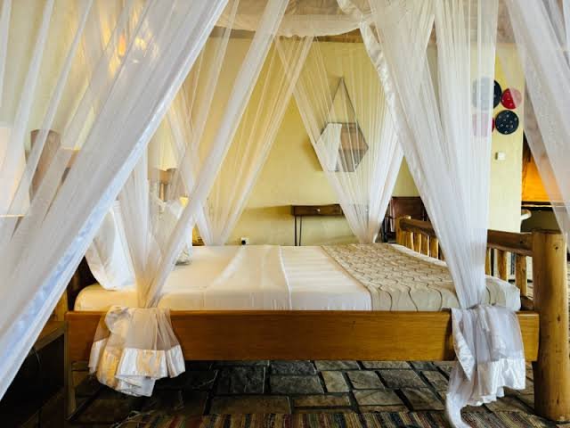 Double room at Enganzi Game Lodge