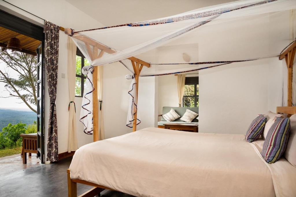 Comfortable accommodation at Isunga Lodge